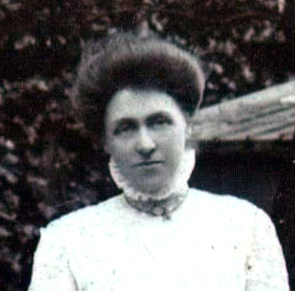 Ethel Harriet Davis, née Gedge, photographed on 25th May 1909 in Cheltenham